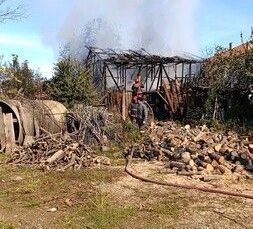 Ahır ve samanlık alev alev yandı