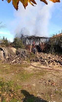 Ahır ve samanlık alev alev yandı