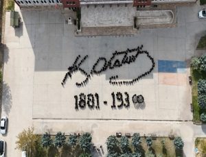 Aksaray’da 450 öğrenciyle 10 Kasım koreografisi