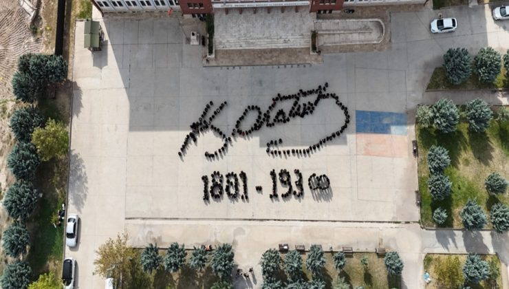 Aksaray’da 450 öğrenciyle 10 Kasım koreografisi