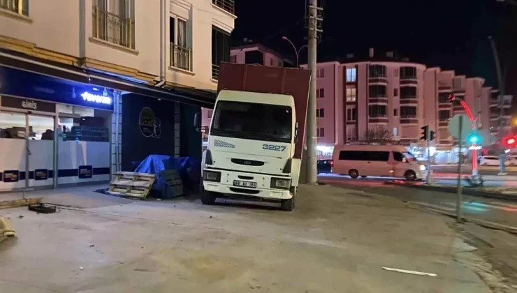 Aksaray’da Kaldırıma Park Eden Kamyona 691 Lira Ceza