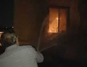 Aksaray’da sobadan yangın çıktı! Alevlere hortumla müdahale etti