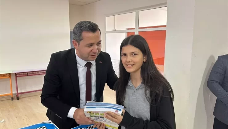 Alaçam’da Sınav Kitapları Dağıtıldı