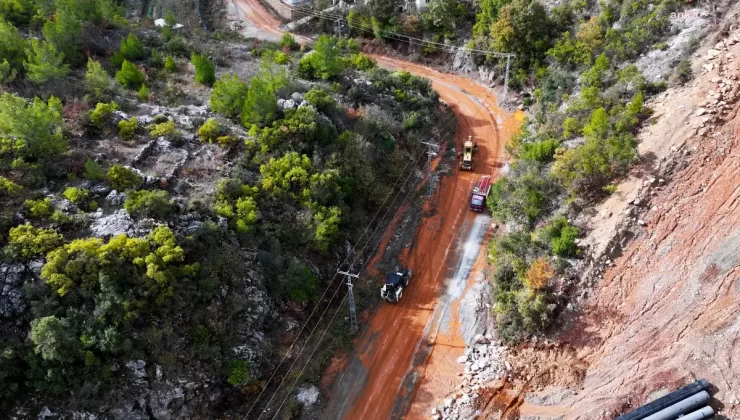 Alanya Belediyesi, Sağanak Yağış Sonrası Kapanan Yolları Açtı