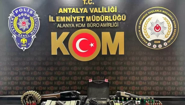 Alanya’da Silah Operasyonu: 12 Tabanca Ele Geçirildi