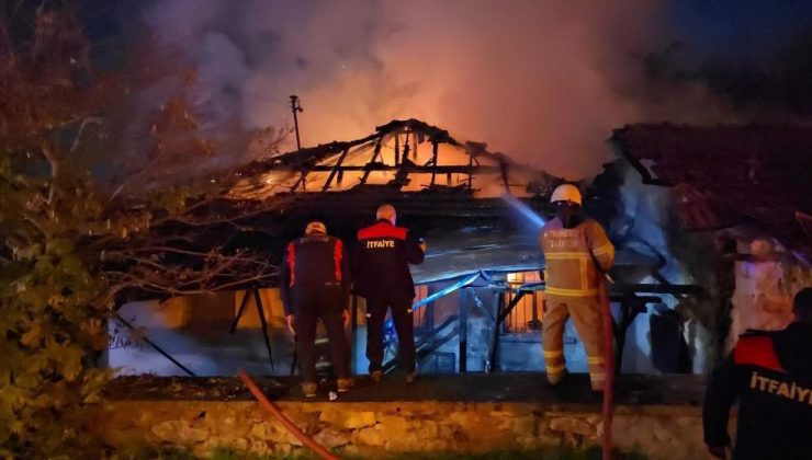 Alevler geceyi aydınlattı, engelli genç son anda kurtuldu