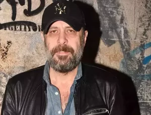 Alkollü Nejat İşler geceleri yine birbirine kattı! Kendini kaybedip yanına gelen garsonu tokatladı