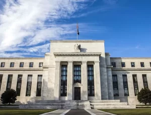 Amerikan Merkez Bankası FED, faizi 25 baz puan indirerek 4,75 seviyesine çekti.