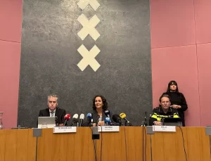 Amsterdam’da Gösteri Yasağı