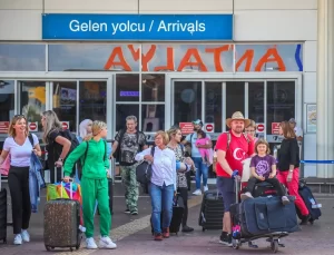 Antalya Havalimanı’nda 10 Aylık Yolcu Trafiği 35 Milyonu Geçti