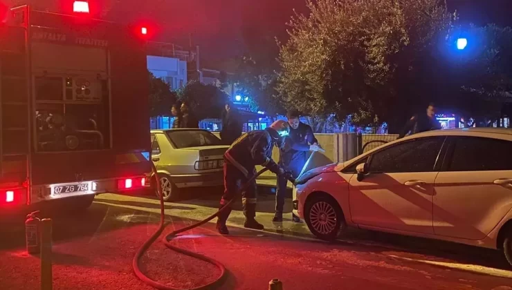 Antalya’da Park Halindeki Araçta Yangın