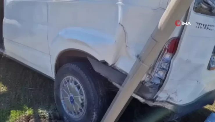 Antalya’da Trafik Kazası: 3 Yaralı