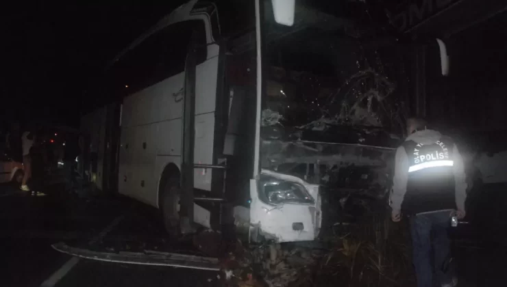 Antalya’da Tur Otobüsü ile Otomobil Çarpıştı: 1 Ölü