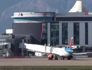 Antalya’da Uçak Yangını: Trafik Normale Döndü