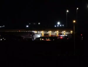 Antalya’da Uçakta Motor Yangını: 89 Yolcu ve 6 Mürettebat Güvenle Tahliye Edildi