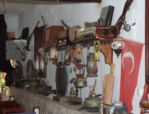 Antikalarla Dolu Restoran: Murat Dönmez’in Kapısuyu Kültürü