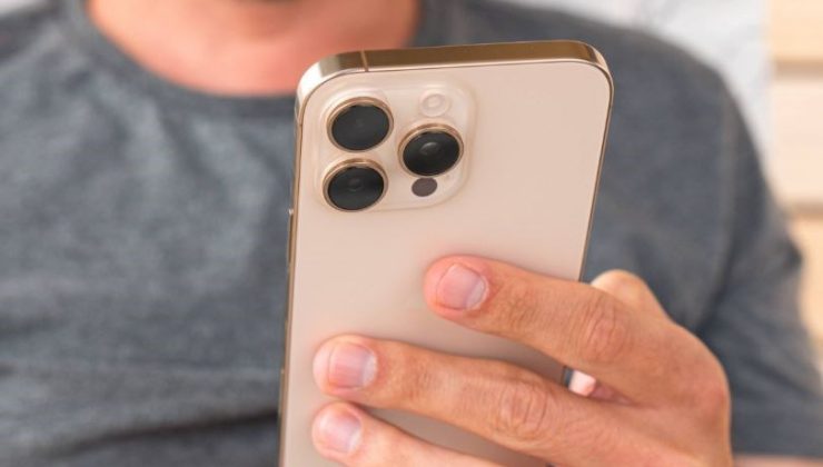 Apple, periskop telefoto özelliğini iPhone 17 serisinde de Pro modellerine özel tutabilir