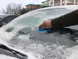 Ardahan’da Buzlu Yollar Zorluk Çıkarıyor