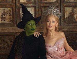 Ariana Grande’nin filmine özel üretilen oyuncaklara yanlışlıkla porno sitesi adresi eklendi