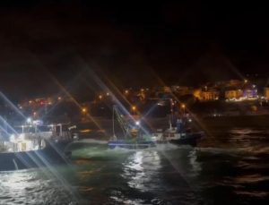 Arnavutköy’de balıkçı teknesi karaya oturdu