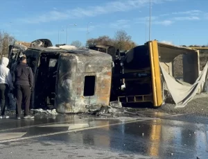 Arnavutköy’de Hafriyat Kamyonu Devrildi, Yangın Çıktı