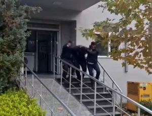 Arnavutköy’de Trafik Kavgası: Sürücü Minibüse Çarptı