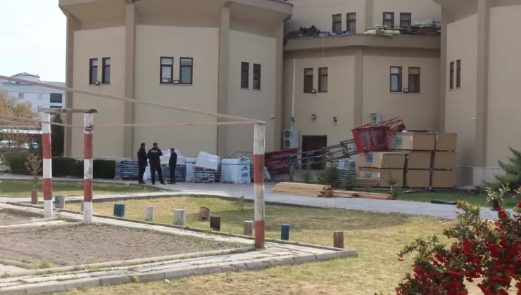 Asansör Devrildi: 3 İşçi Yaralı