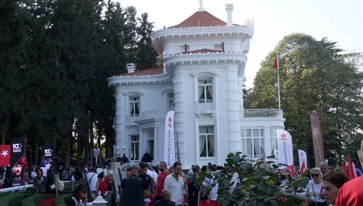 Atatürk Köşkü’ne ziyaretçi akını