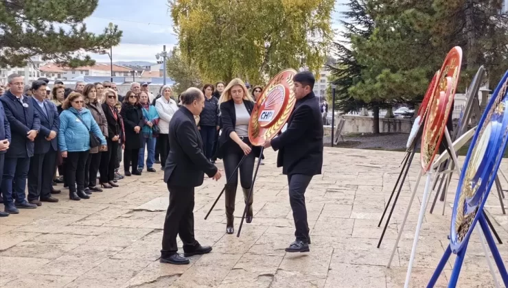 Atatürk’e Saygı Töreni