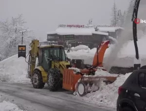 Ayder Yaylası’nda Kar Kalınlığı 1 Metreye Yaklaştı, Festival İçin Umut Veriyor