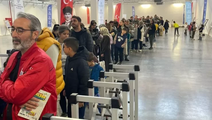 Aydın Kitap Fuarı’nda Varol Yaşaroğlu ve Latife Tekin Buluşması