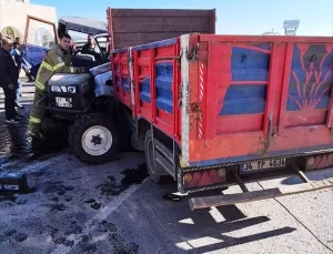 Ayvalık’ta Zeytin İşçilerini Taşıyan Traktör Kazada Çarptı