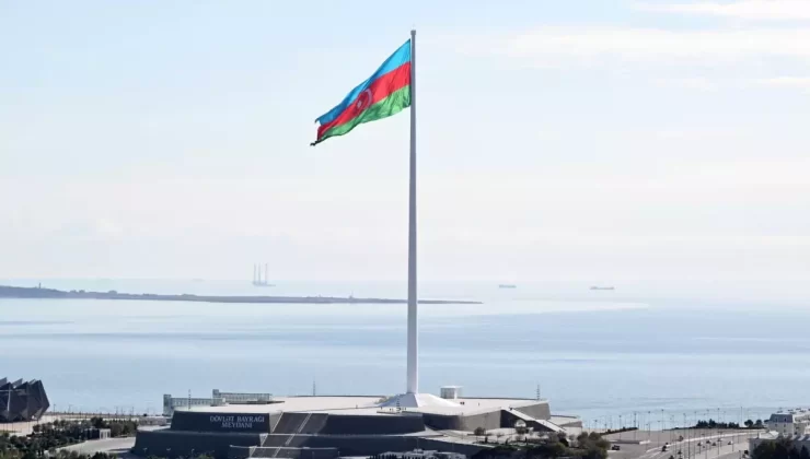 Azerbaycan Dünyanın En Büyük Bayrağını Ağırlıyor