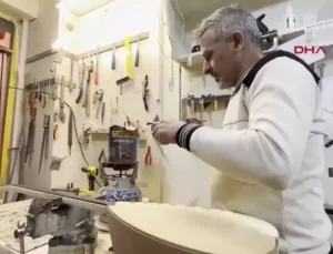 Bağlama Sevgisiyle Usta Olmuş: Turan Çakmakçı’nın Hikayesi