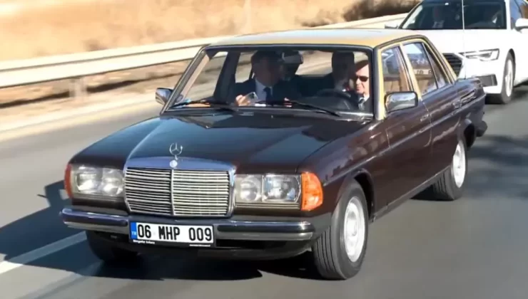 Bahçeli, Atatürk’ün Şarkısı Eşliğinde Ankara’da Tura Çıktı