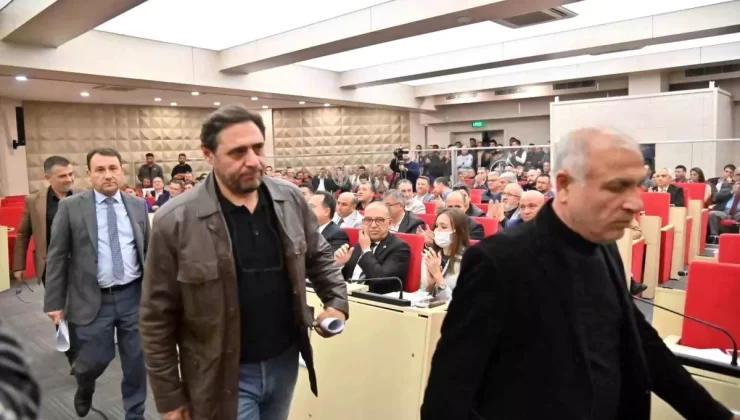 Bahçeli’nin ismi kaldırıldı, MHP ve AK Parti grubu meclisi terk etti