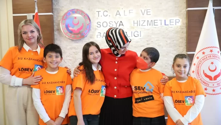 Bakan Göktaş, Lösemili Çocuklarla Buluştu