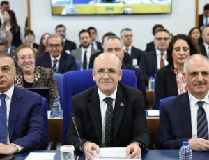 Bakan Mehmet Şimşek’ten asgari ücret açıklaması: Çalışanlarımızı enflasyona ezdirmeyeceğiz