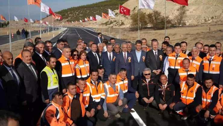 Bakan Uraloğlu: “İç Anadolu ve Batı Akdeniz arasında en kısa ulaşım imkanını tesis ederek, ülkemizin iç kesimleriyle güney kesimi arasında daha hızlı…