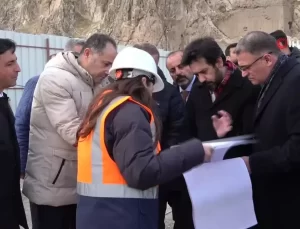 Bakan Yardımcısı Mumcu, Eski Van Şehrini Gezdi