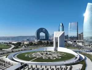 Bakü’de 2. Karabağ Savaşı’nın anısına açılan Zafer Parkı ziyaretçilerden yoğun ilgi gördü