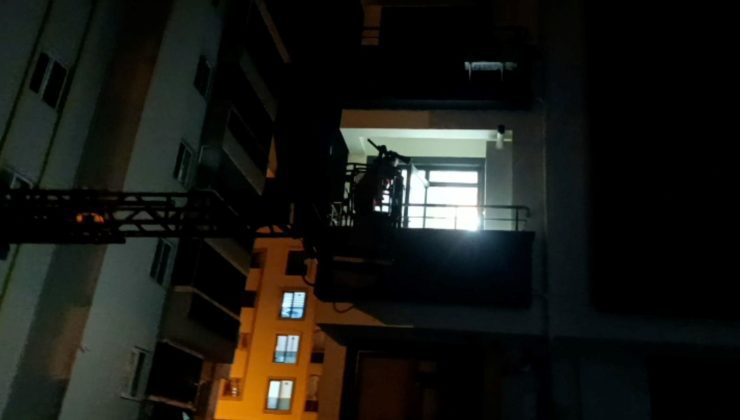 Balıkesir’de 4 saat süren rehine krizi: Rehin aldığı kadına bıçakla saldırdı, polis etkisiz hale getirdi