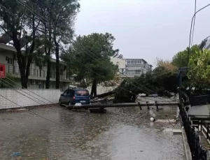 Balıkesir’de Kısa Süreli Yağmur Hayatı Olumsuz Etkiledi