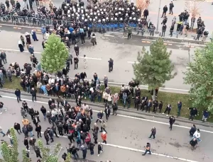 Batman Belediyesi Önünde Gösteri: 9 Gözaltı