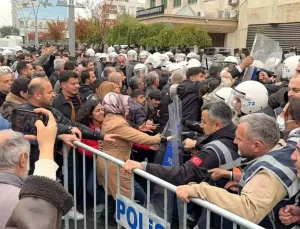 Batman’da Göstericiler, Vali Canalp’i Protesto Etti