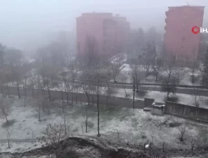 Batman’da Kar Yağışı Yolları Kapadı