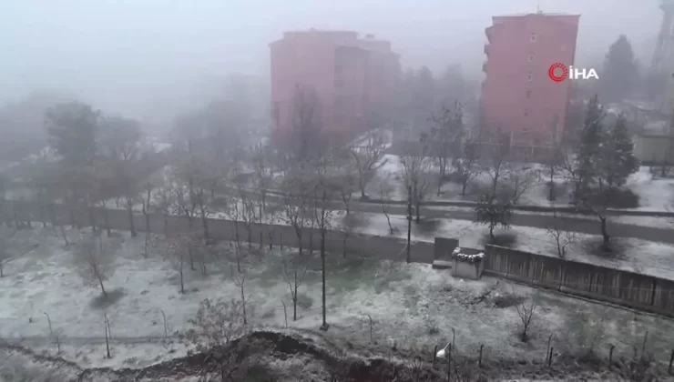 Batman’da Kar Yağışı Yolları Kapadı