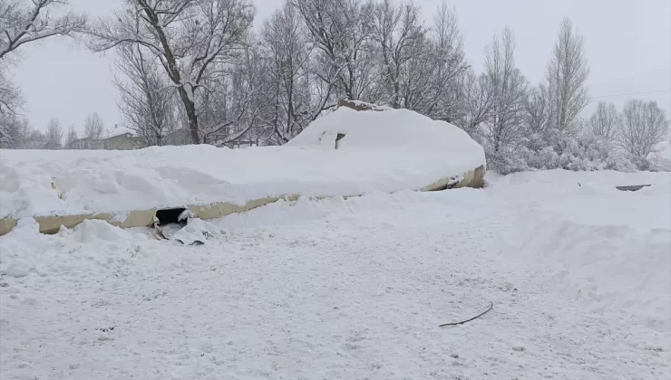 Bayburt’ta Çatı Çöktü, 20 Hayvan Telef Oldu
