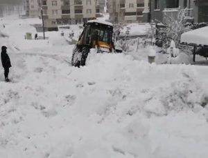 Bayburt’ta kar kalınlığı 80 santimetreye ulaştı