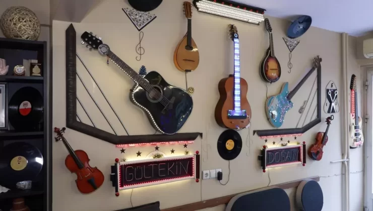 Berber Gültekin Doğan, Dükkanında Müzik Atmosferi Yaratıyor